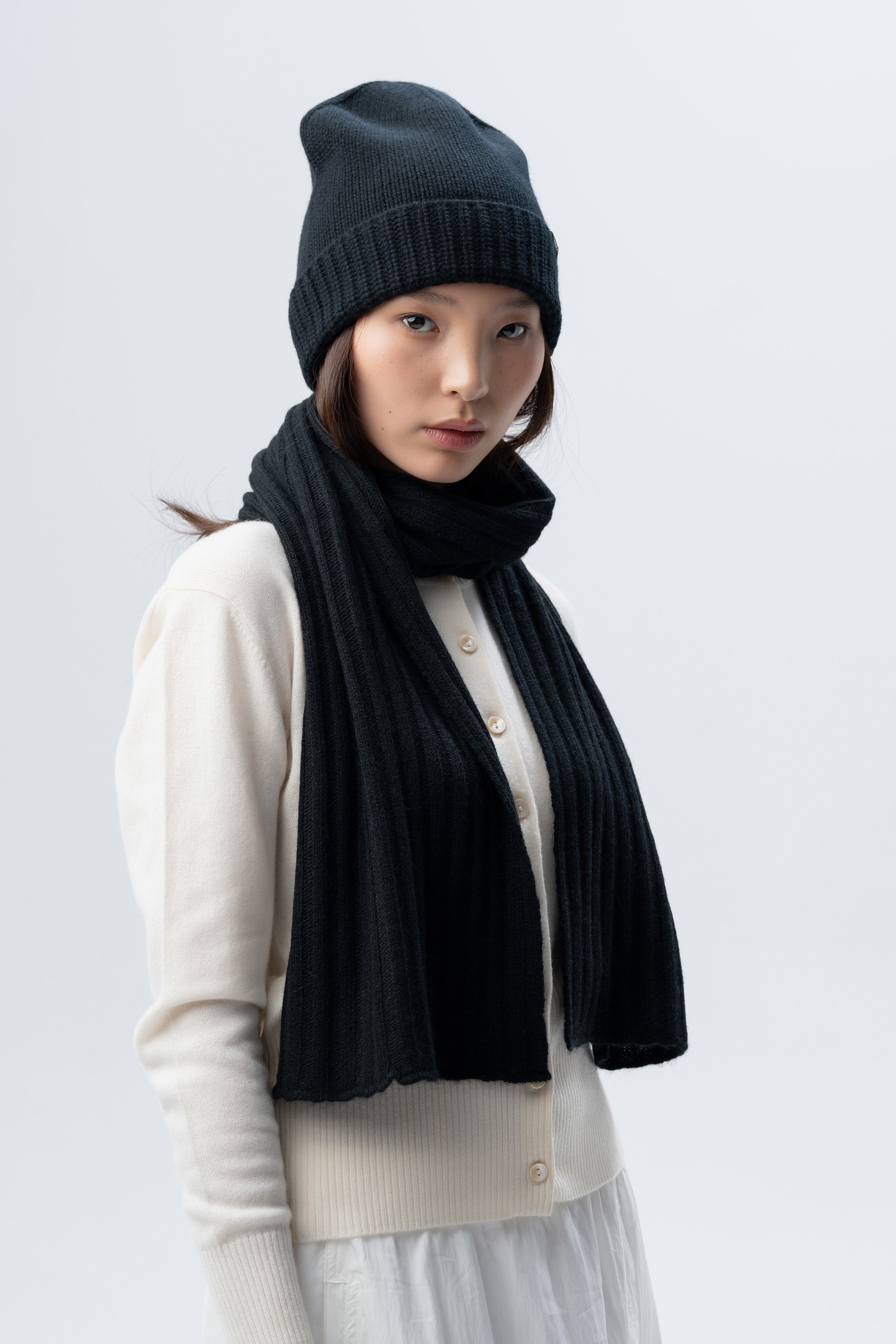Bodios Black Cashmere Hat