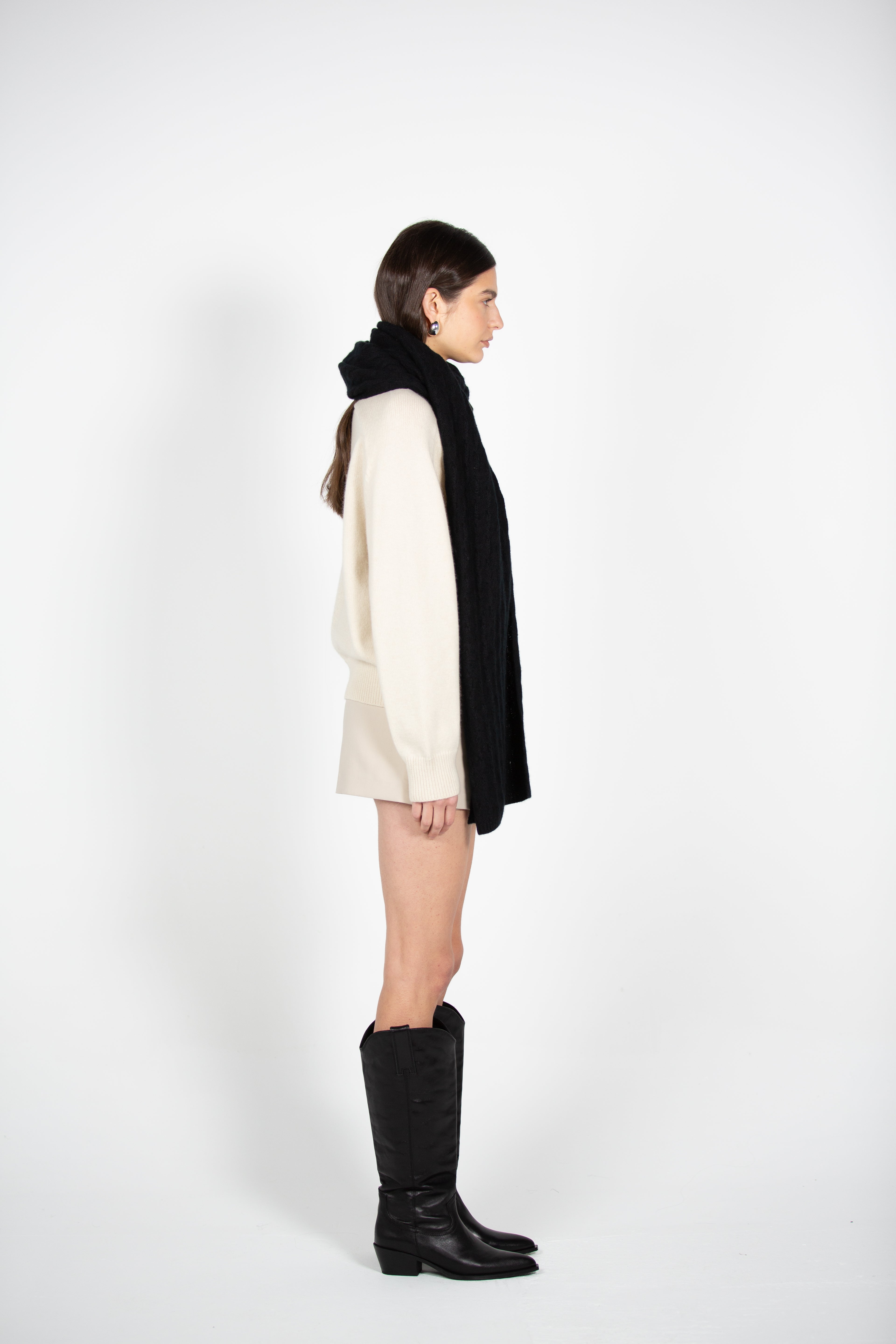 Tonot's Black Scarf