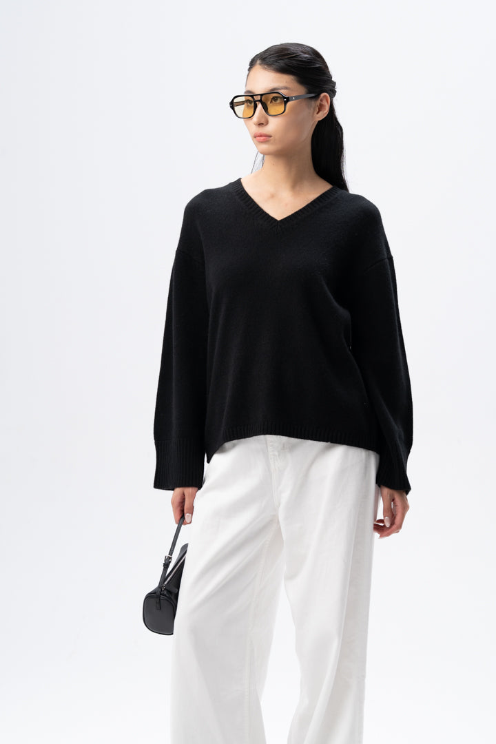 Tonot V-Neck Black Jumper