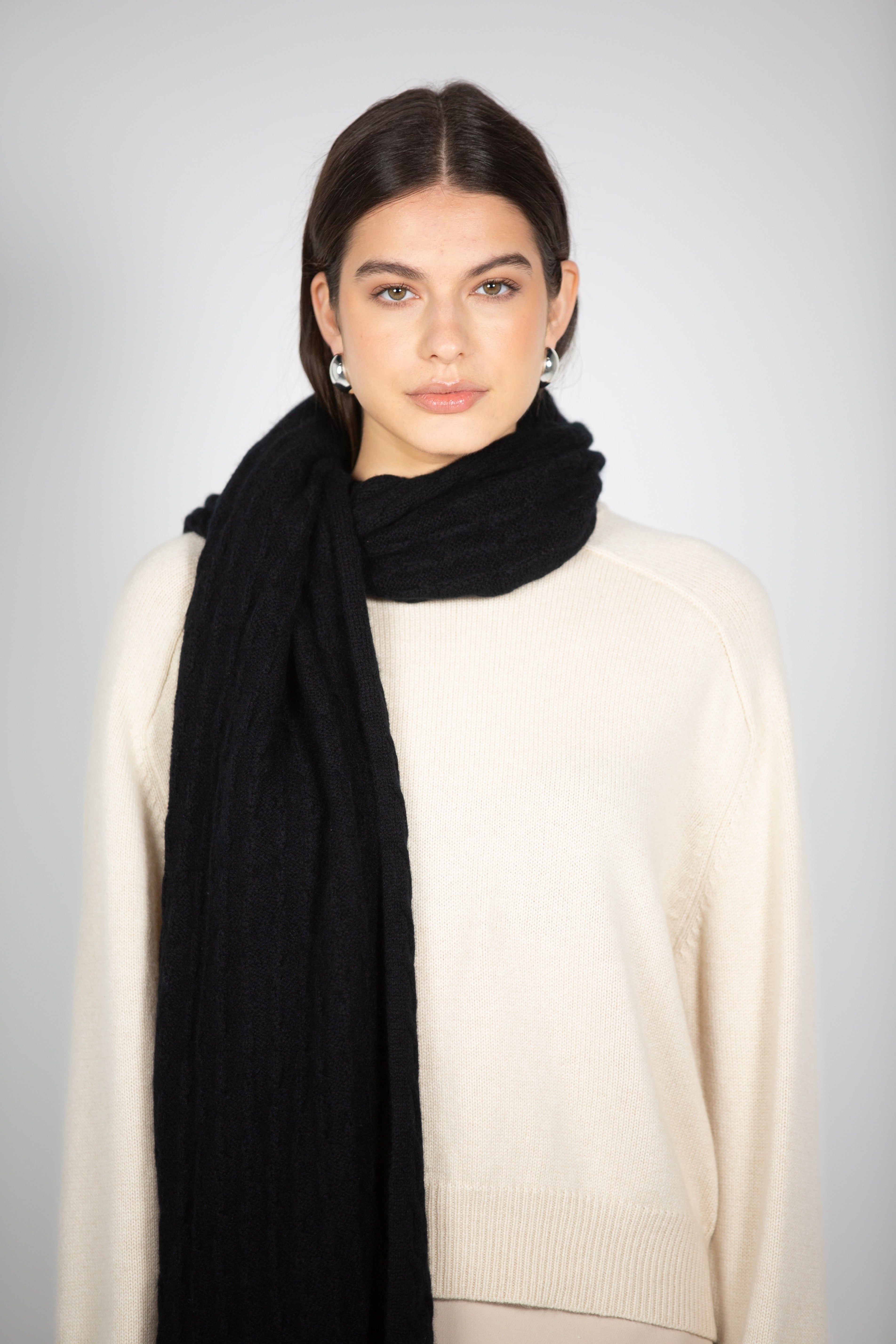 Tonot's Black Scarf