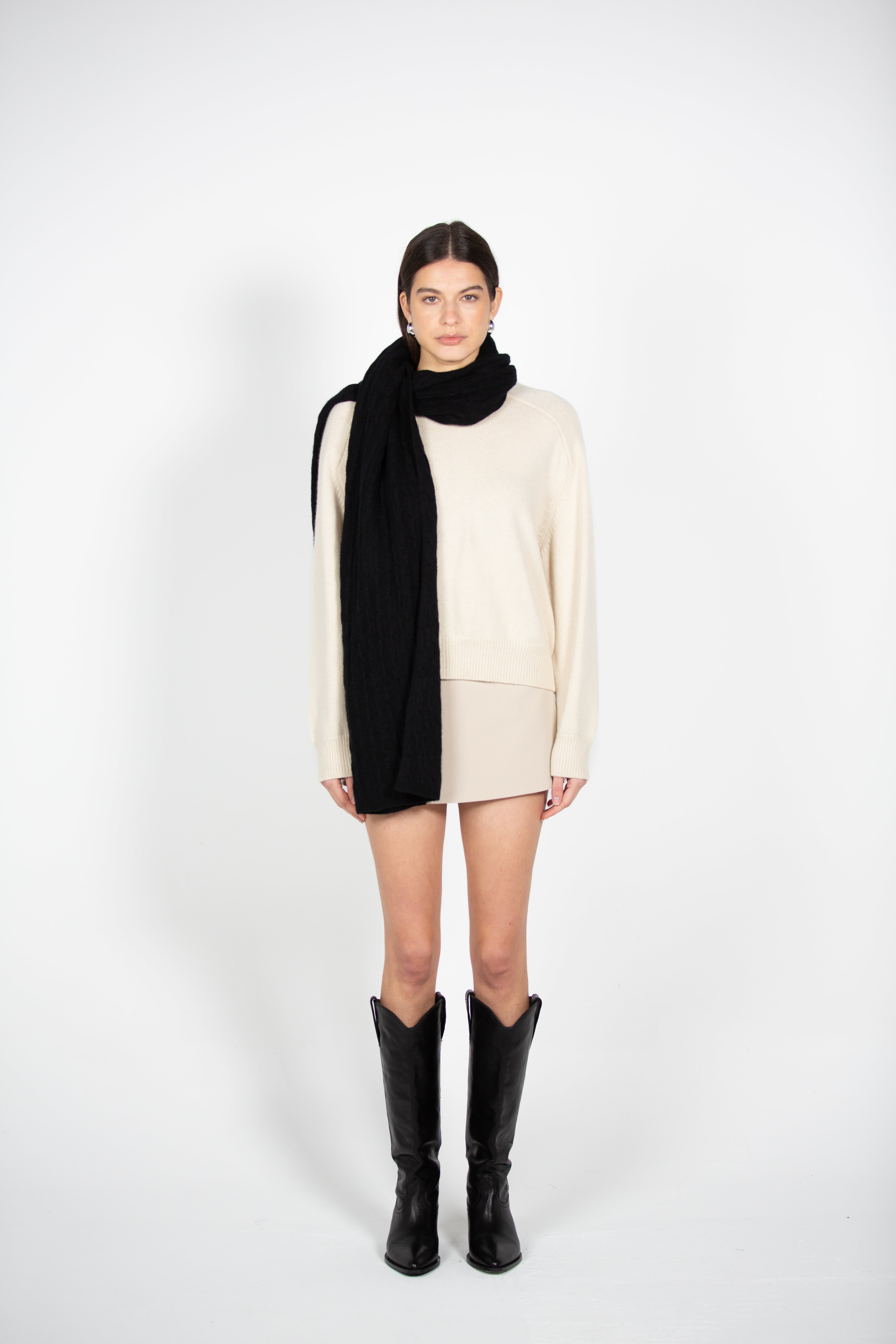 Tonot's Black Scarf